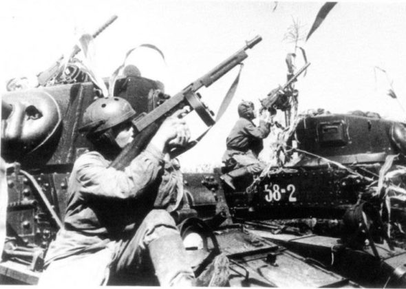 Tanks_Tommies_and_a_Browning