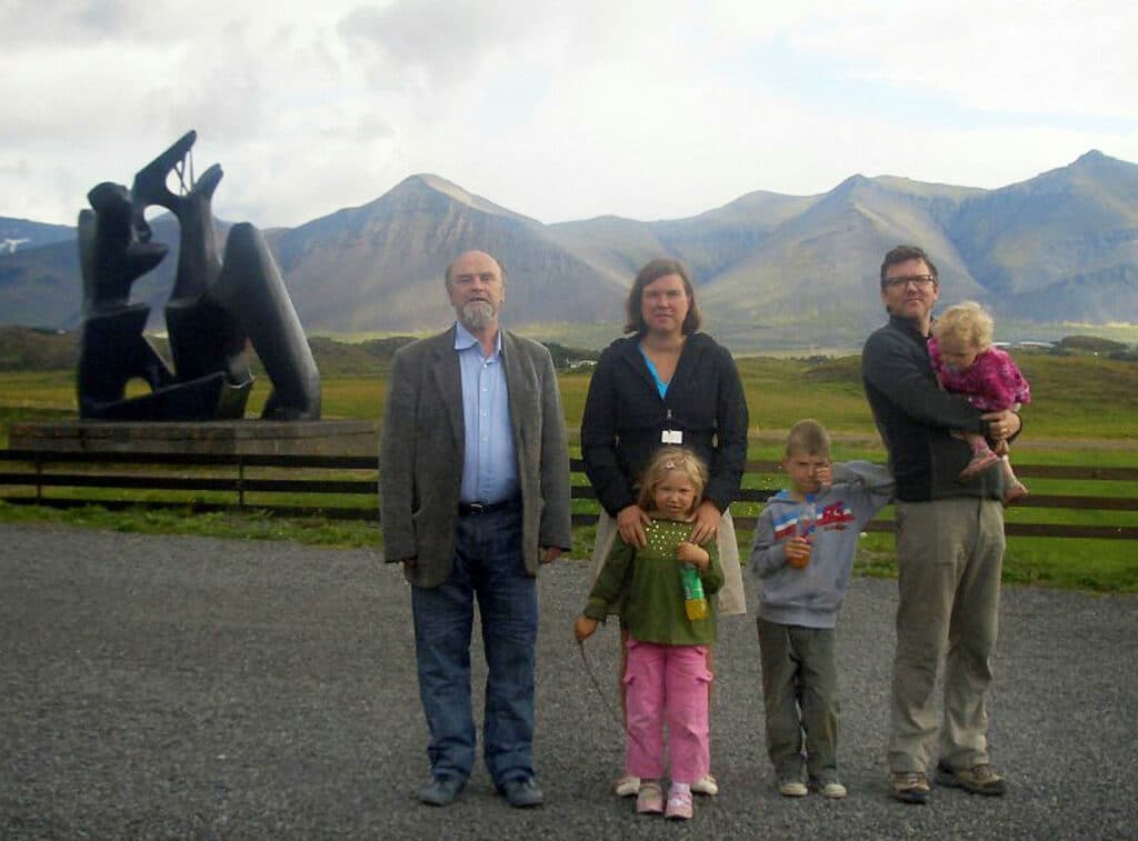 Жаров с детьми в исландии