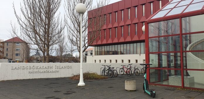 Библиотека Университета Исландии (Landsbókasafn Íslands – Háskólabókasafn). Фото RUS.IS