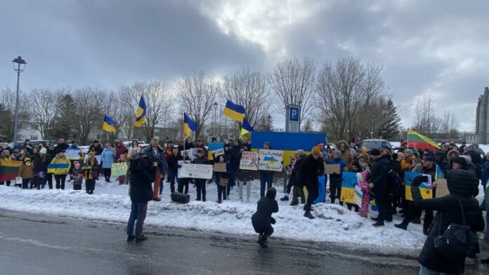 Митинг у посольства России в Исландии