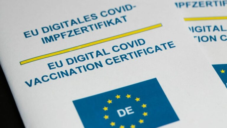 Срок действия цифрового сертификата ЕС COVID-19 продлён ещё на 12 месяцев